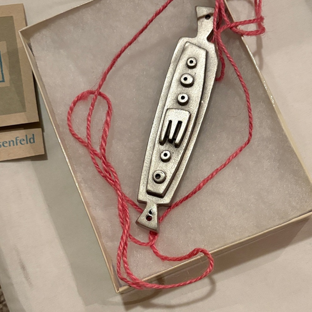 Rare Vintage Modernist Mezuzah Pendant – Sterling Silver Tone Brutalist Design